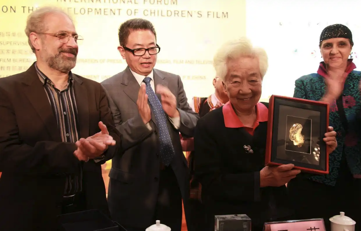 2014年于蓝获国际儿童与青少年电影中心终身成就奖.png
