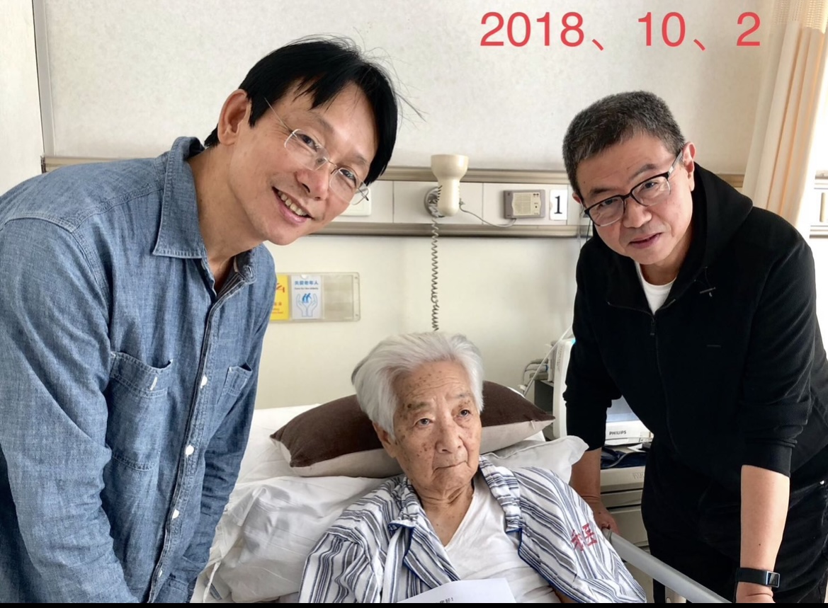 2018年10月2日黄军与侯克明于积水潭医院看望于蓝.jpg
