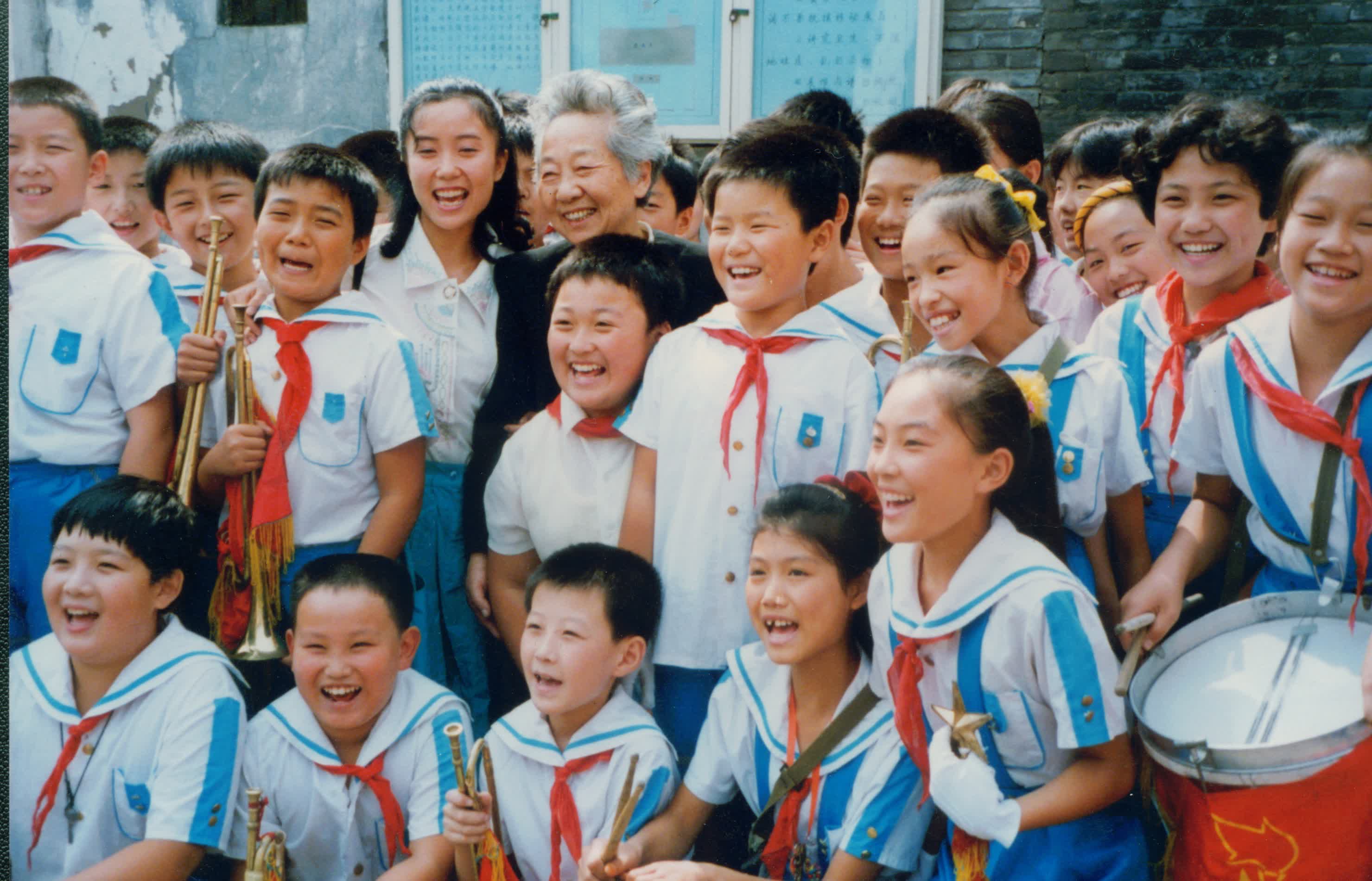 1995年天堂回信放映和开封学生一起.jpg